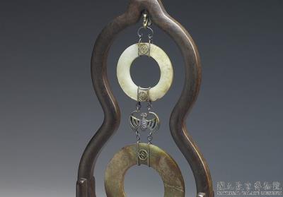 图片[2]-Double jade bi discs in a sandalwood gourd-shaped stand, Ming dynasty, 17th century-China Archive